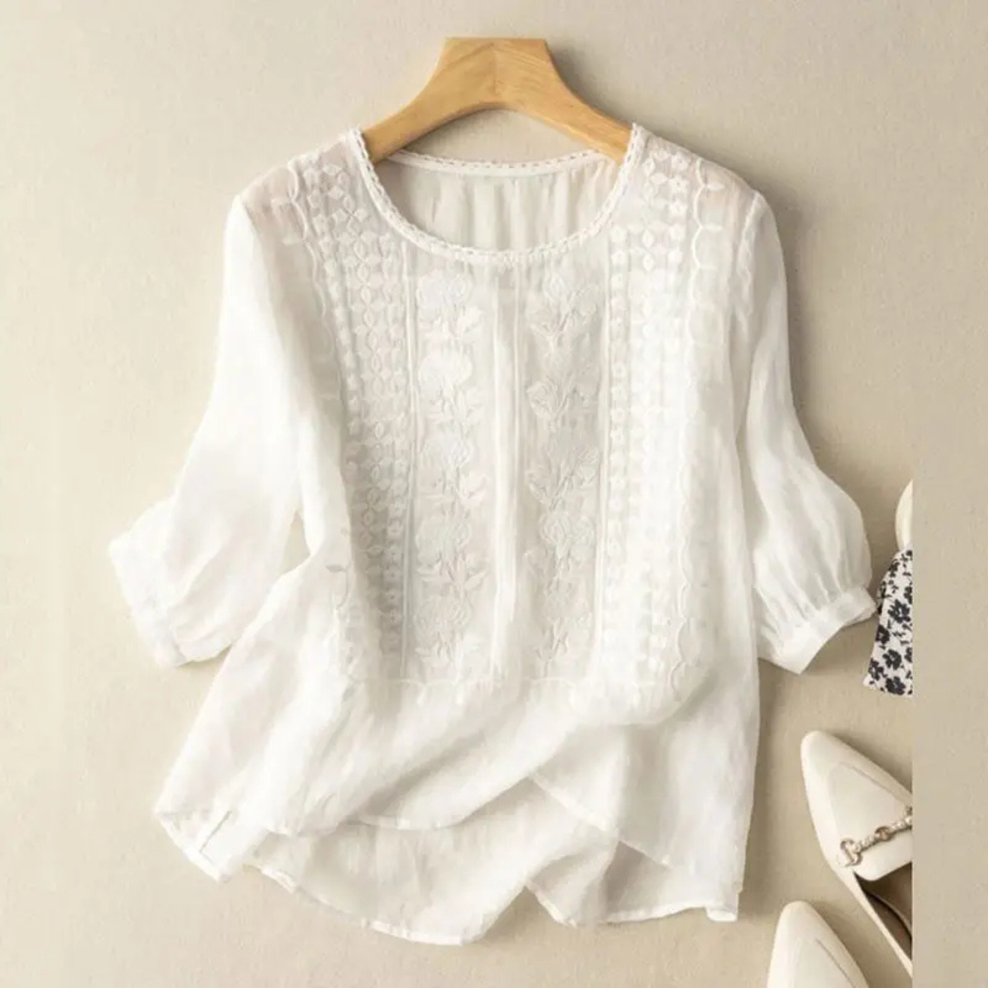 Evelyn | Dames Geborduurde Blouse met Ronde Hals